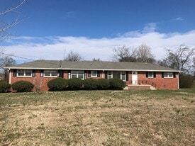 2525 Leeville Pike in Lebanon, TN - Building Photo