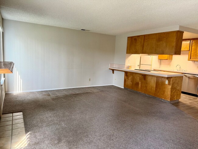 537 W Escalon Ave in Clovis, CA - Building Photo - Building Photo