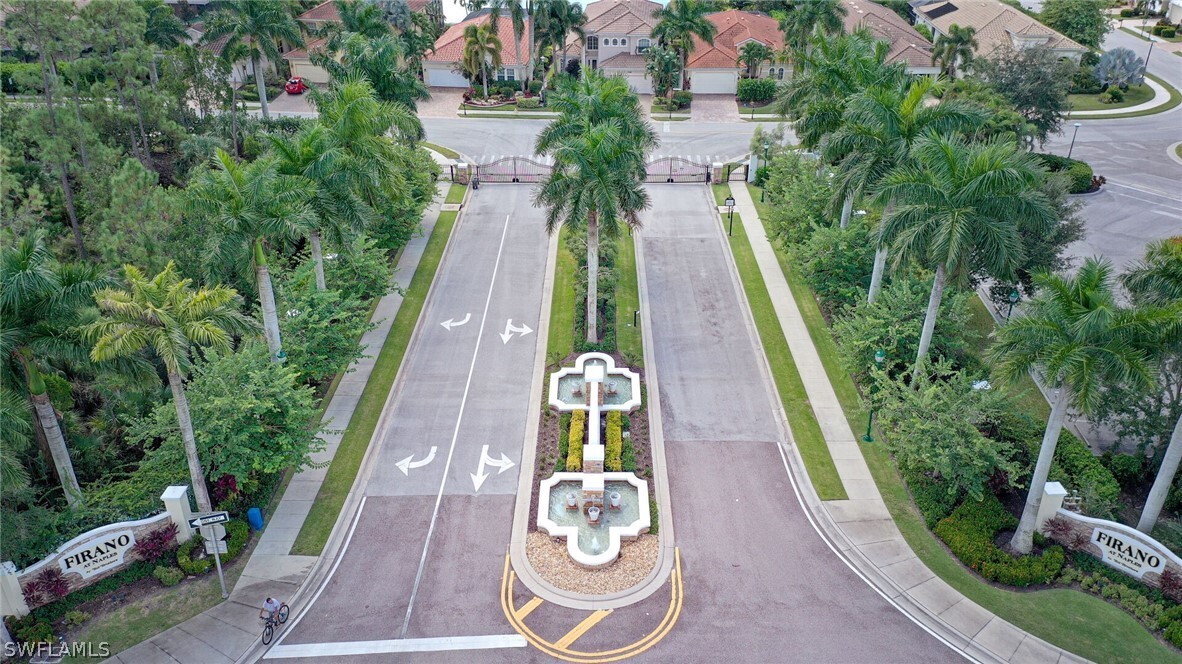 7667 Martino Cir in Naples, FL - Building Photo