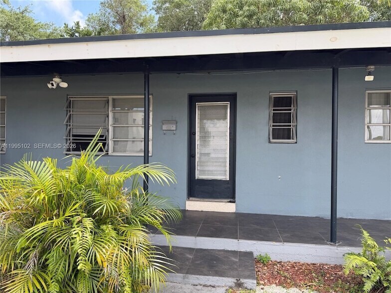 1580 NE 145th St, Unit 1582 in Miami, FL - Foto de edificio