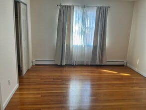 19 Parsons St, Unit 2 in Harrison, NY - Foto de edificio - Building Photo