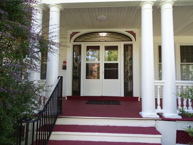 75 S Main St in Branford, CT - Building Photo - Building Photo