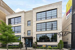 2437 W Irving Park Rd in Chicago, IL - Building Photo