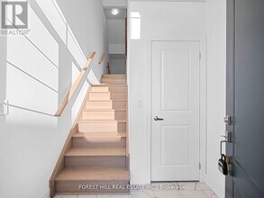 5 Elkington Cres in Whitby, ON - Building Photo - Building Photo