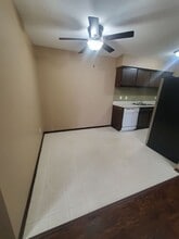 7875 W Oklahoma Ave in Milwaukee, WI - Building Photo - Interior Photo