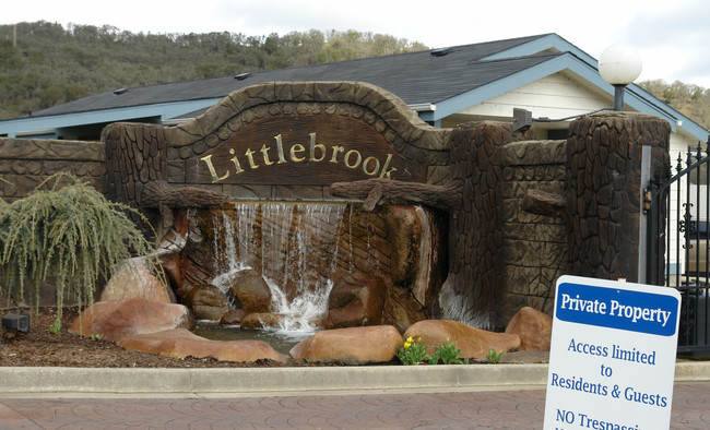 Littlebrook Manufactured Home Park in Roseburg, OR - Building Photo - Building Photo