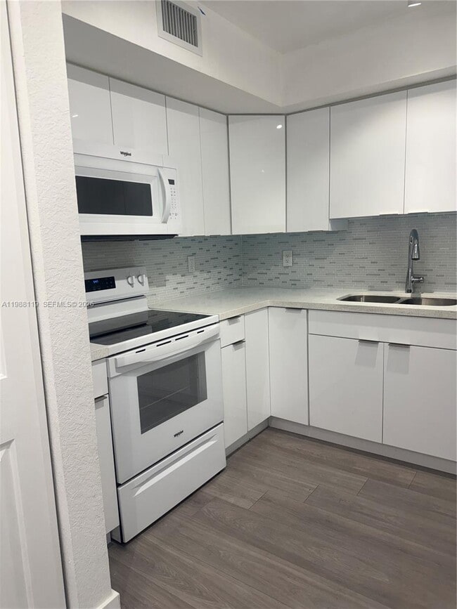 2120 W Flagler St in Miami, FL - Building Photo - Building Photo