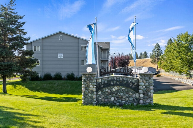The Overlook at Falls Park in Post Falls, ID - Foto de edificio - Building Photo