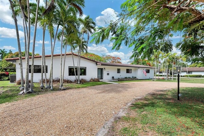 6760 SW 144th St in Palmetto Bay, FL - Building Photo - Building Photo