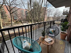 135 Pleasant St, Unit 207 in Brookline, MA - Building Photo - Building Photo