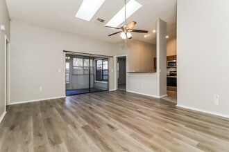 10935 Livingston Dr in New Port Richey, FL - Foto de edificio - Building Photo