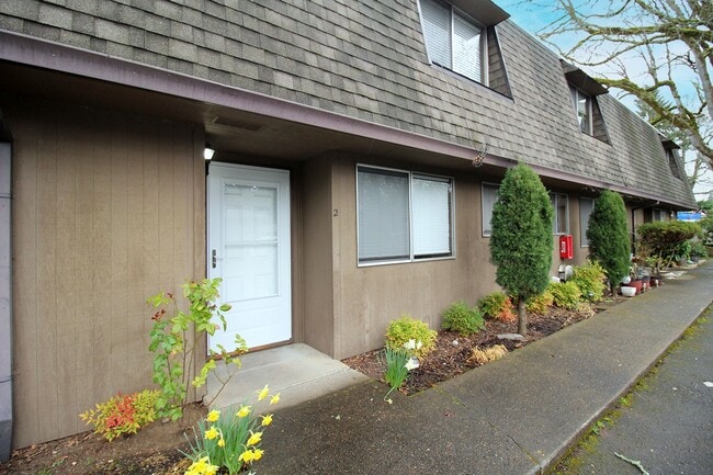 14620 SE Woodland Way, Unit 02 in Milwaukie, OR - Building Photo - Building Photo