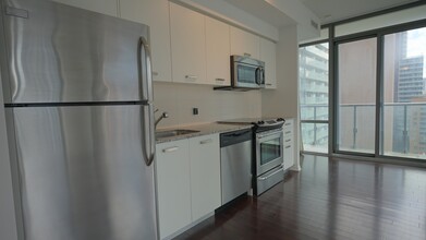 832-1832 Bay St. in Toronto, ON - Building Photo - Building Photo