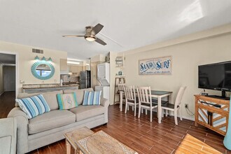 8743 Thomas Dr in Panama City Beach, FL - Building Photo - Building Photo