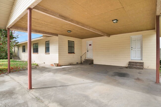 2802 W Gonzalez St in Pensacola, FL - Building Photo - Building Photo