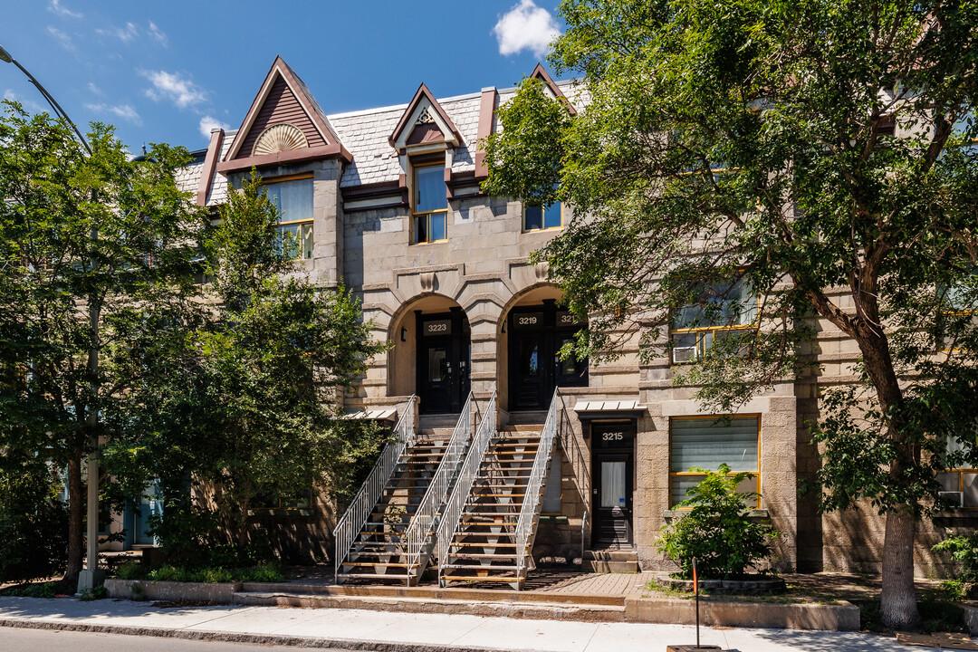 3215 Saint-Antoine Rue O in Westmount, QC - Building Photo