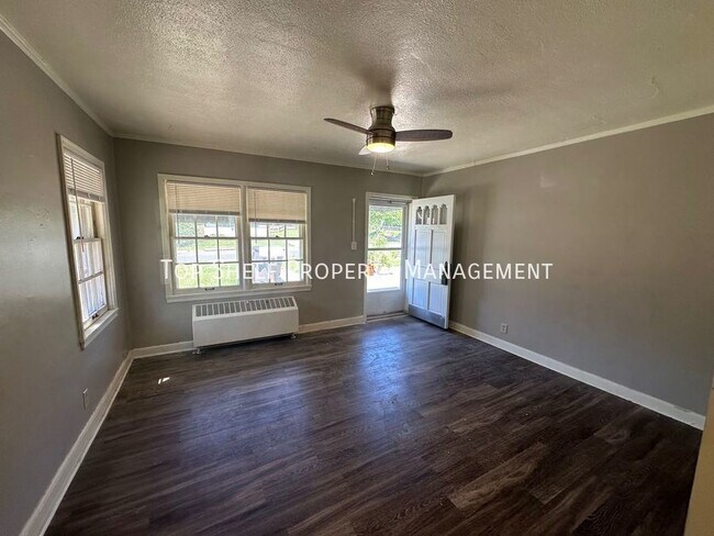 2303 E 9th St-Unit -1 in Des Moines, IA - Building Photo - Building Photo