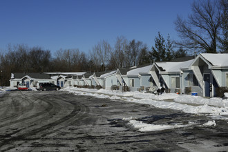 Leonard Pines in Grand Rapids, MI - Building Photo - Building Photo