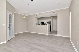 9314 Crescent Loop Cir in Tampa, FL - Building Photo - Building Photo