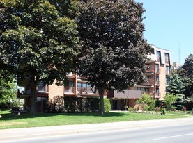 337 Simcoe St N Apartments