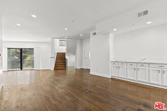 2646 Rinconia Dr in Los Angeles, CA - Building Photo - Building Photo