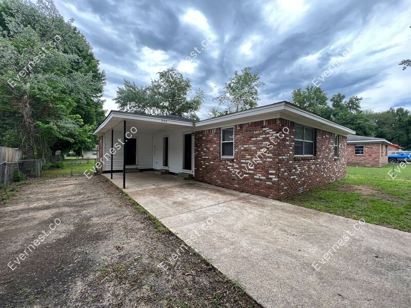 904 Sorrells Dr Photo