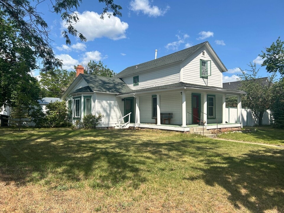 501 N 4th St in Hamilton, MT - Building Photo