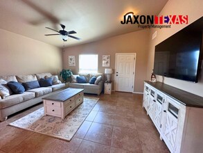 5938 Megan St in Sunland Park, NM - Building Photo - Building Photo