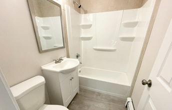174 Bolton St, Unit 1 in Boston, MA - Foto de edificio - Building Photo