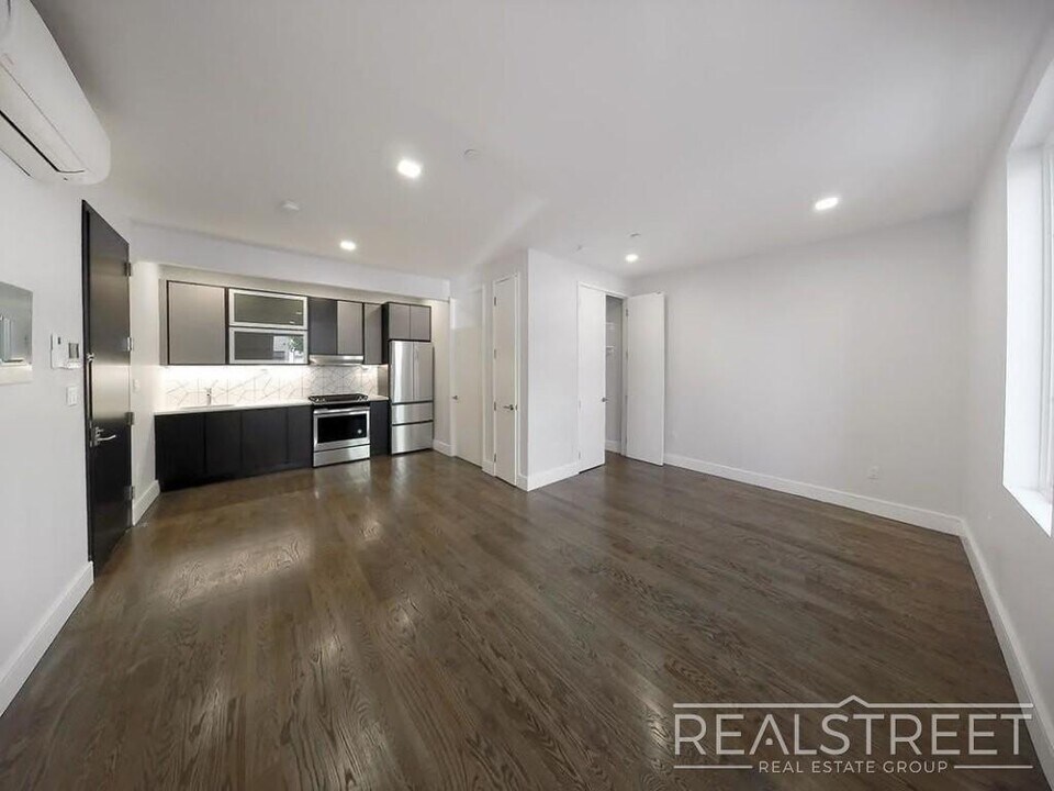 96 Himrod St in Brooklyn, NY - Building Photo