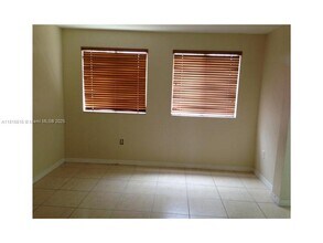 8830 W Flagler St in Miami, FL - Building Photo - Building Photo