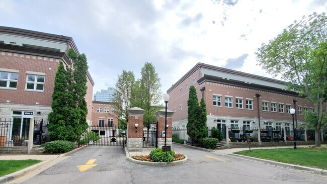 property at 1502 S Prairie Ave