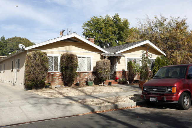 13609 Leadwell St in Van Nuys, CA - Building Photo - Building Photo