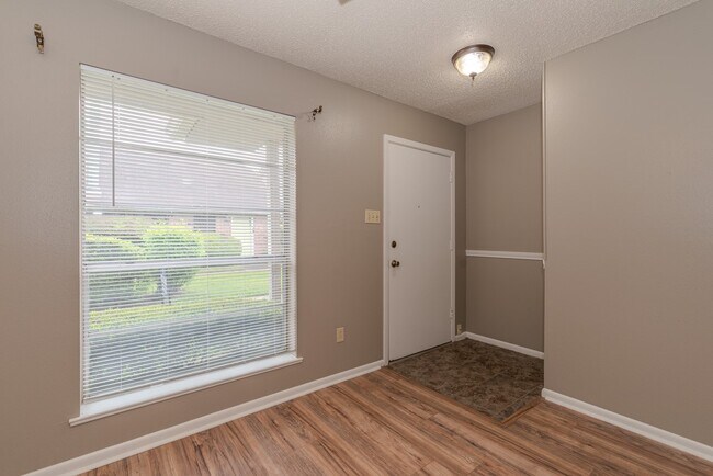 6638 Lexington Dr in Beaumont, TX - Foto de edificio - Building Photo