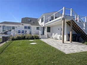 193 Seaconnet Blvd in Portsmouth, RI - Foto de edificio - Building Photo