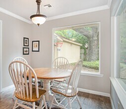 614 Bendwood Dr in Houston, TX - Building Photo - Building Photo