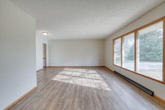 4465 N 144th St in Brookfield, WI - Building Photo - Building Photo