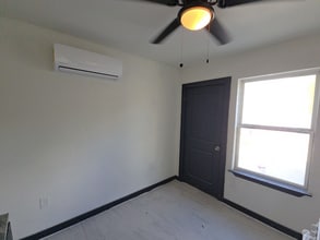 9010 Linda Vista Rd in Houston, TX - Building Photo - Building Photo