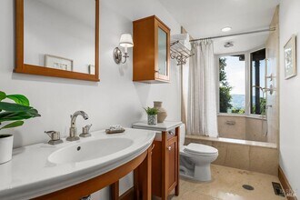 1100 Bayhills Dr in San Rafael, CA - Building Photo - Building Photo