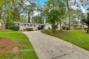 2813 Rainbow Forest Dr in Decatur, GA - Building Photo