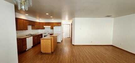 1326 S Skyline Dr in Moses Lake, WA - Building Photo - Building Photo