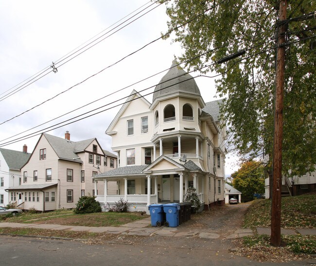 320-322 Chesnut St in New Britain, CT - Building Photo - Building Photo