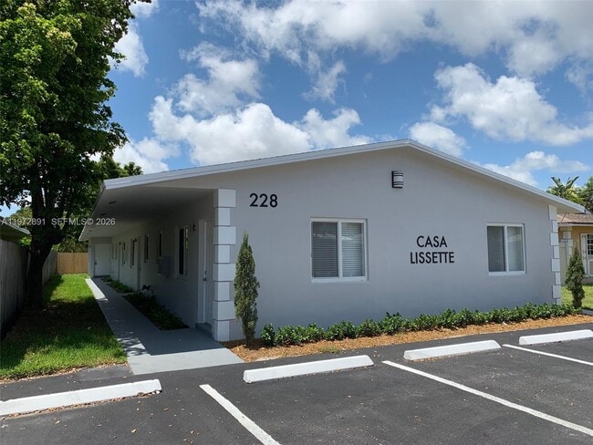 228 SW 8th St in Fort Lauderdale, FL - Building Photo - Building Photo