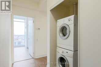 30 Roehampton Ave in Toronto, ON - Building Photo - Building Photo