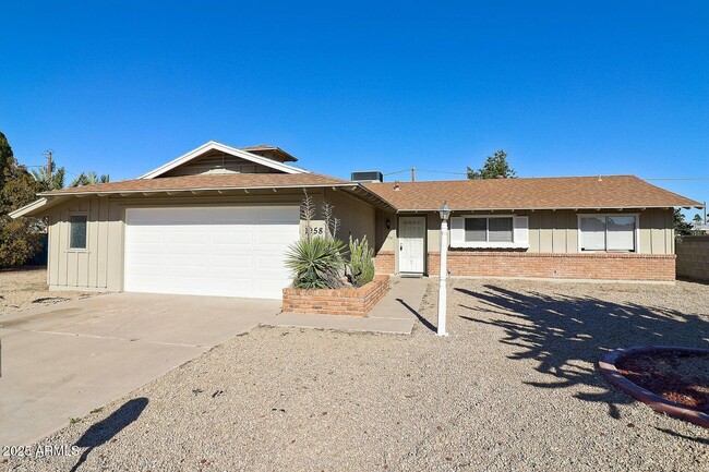1958 W Meadow Dr