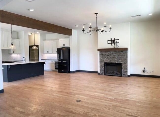 560 Inwood St in Fort Worth, TX - Foto de edificio - Building Photo