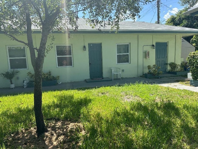 713 NE 3rd St in Hallandale Beach, FL - Building Photo - Building Photo