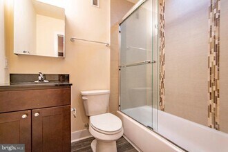 1242 Point Breeze Ave in Philadelphia, PA - Building Photo - Building Photo