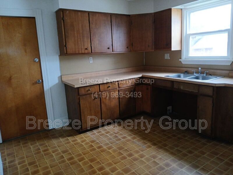 44 Greenwood Ave-Unit -Upper in Toledo, OH - Building Photo