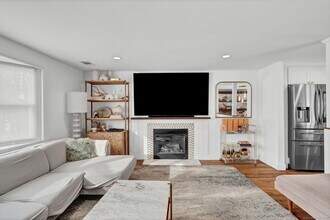 1815 New Britain Ave in Farmington, CT - Building Photo - Building Photo